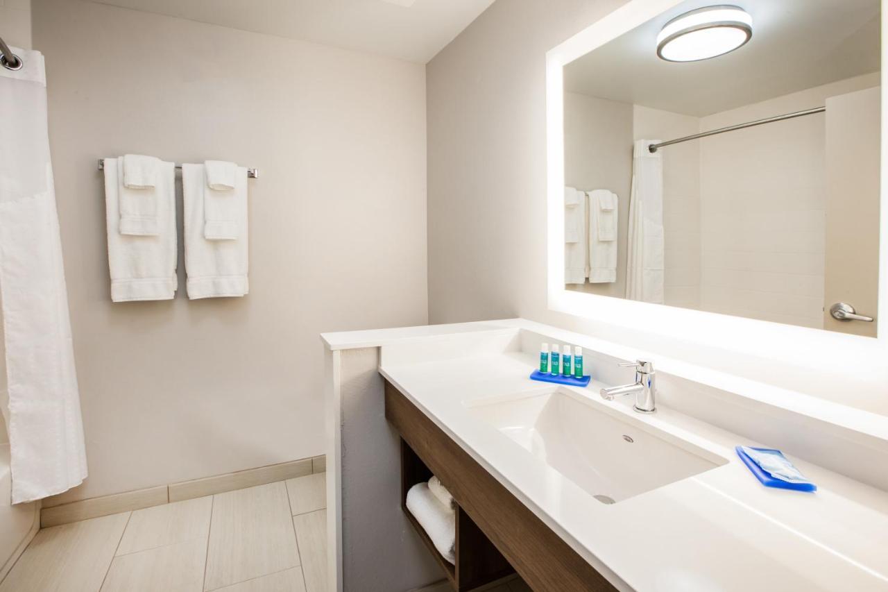 Holiday Inn Express Hotel & Suites Boston - Marlboro By Ihg Hudson Exterior photo