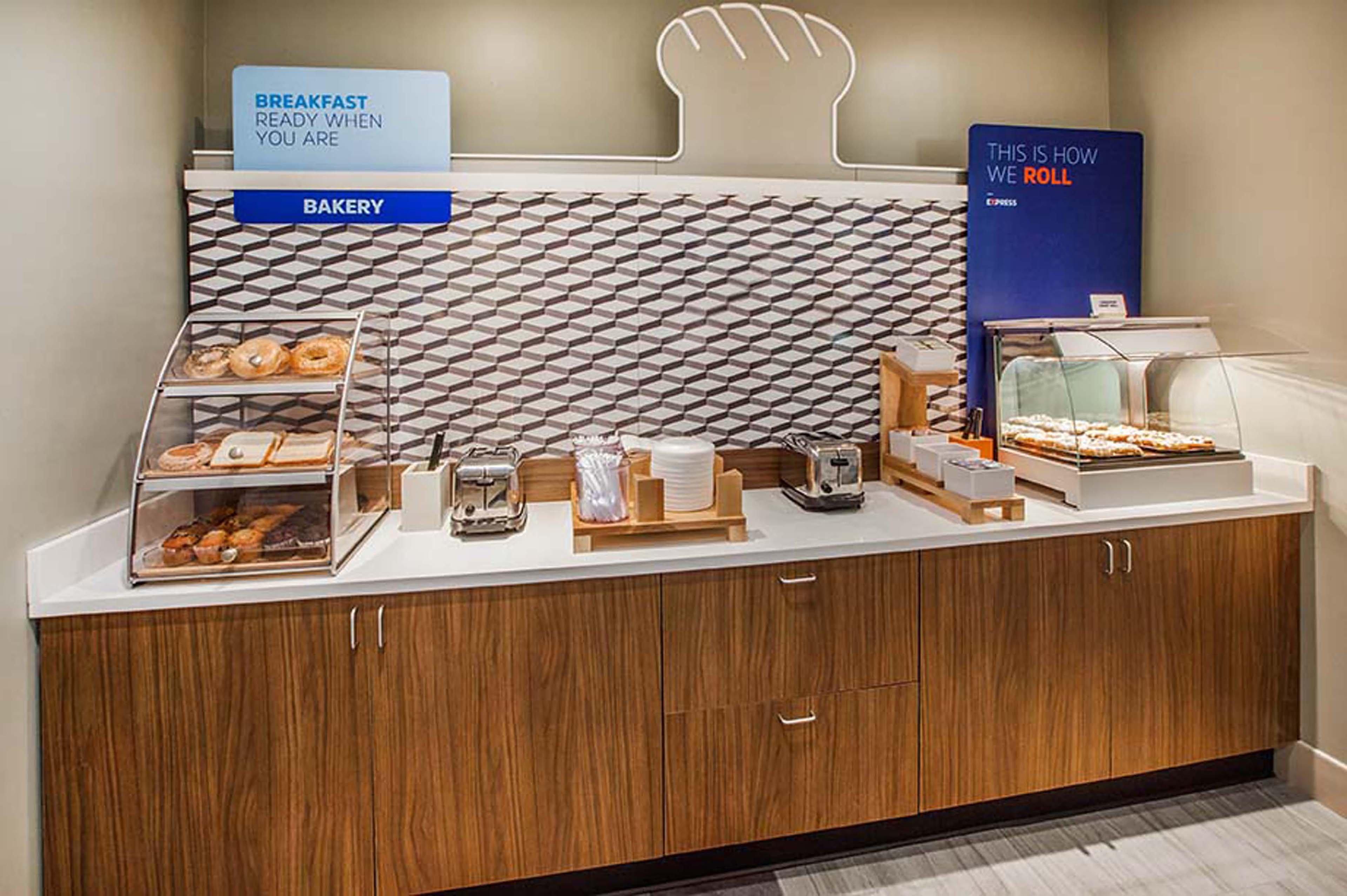 Holiday Inn Express Hotel & Suites Boston - Marlboro By Ihg Hudson Exterior photo