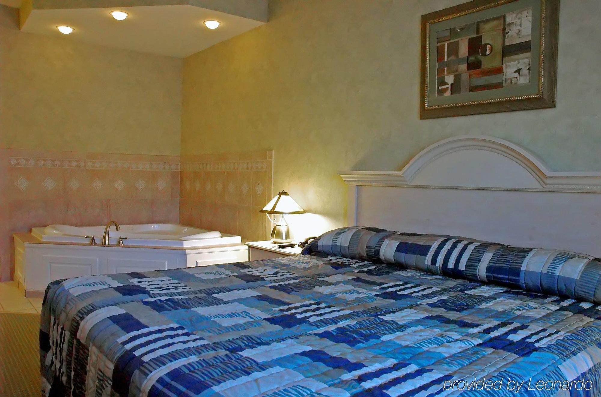 Holiday Inn Express Hotel & Suites Boston - Marlboro By Ihg Hudson Room photo